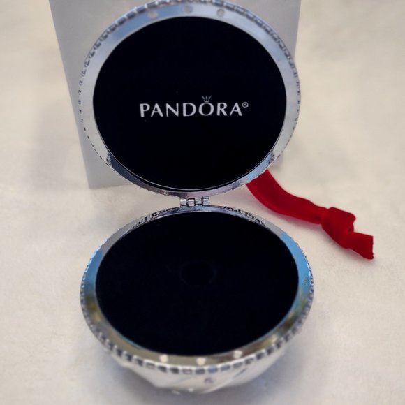 NEW PANDORA 2018 LIMITED EDITION Rockettes Christmas Ornament - Picture 3 of 5